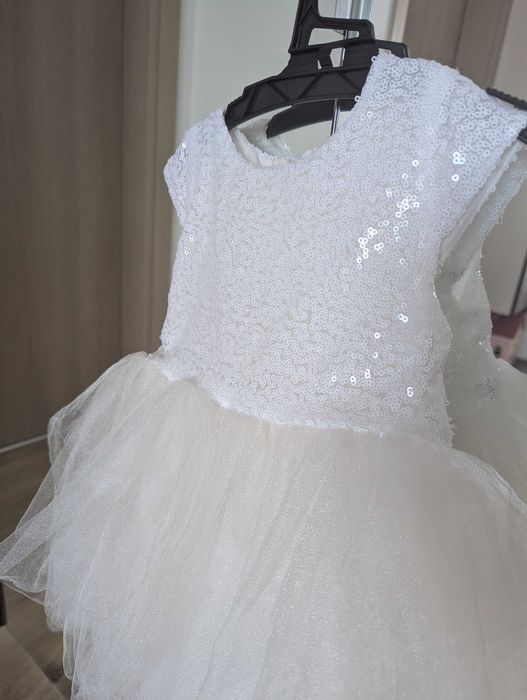 Rochie alba eleganta potrivita până la 2 ani