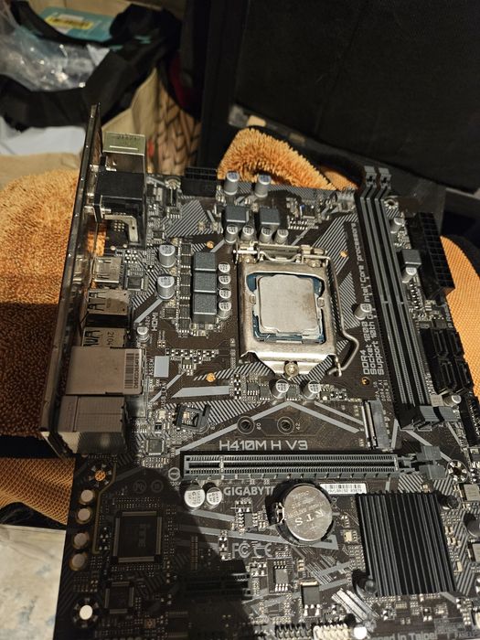 Okazie ‼️Placa  Asus H410m - Socket 1200 - Generația 10 - impecabila !!