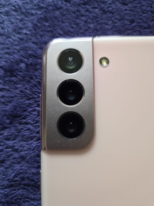 Samsung  S21 5G  128 gb 8gb
Telefonul arata impecabil,
Este liber de rețea,
Funcționează excelent,
Cu husă și cablu,