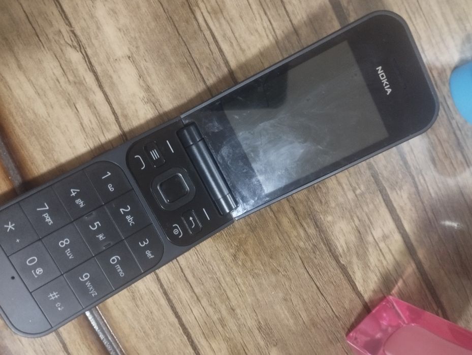 Nokia 2720 flip sotiladi. Uyda bekor yoribdi
