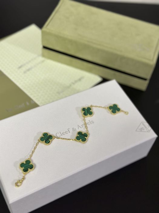 Красиви дамски гривни