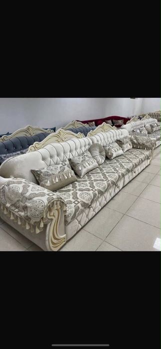 Кровать Диван Стулья Стол Мебель Матрас