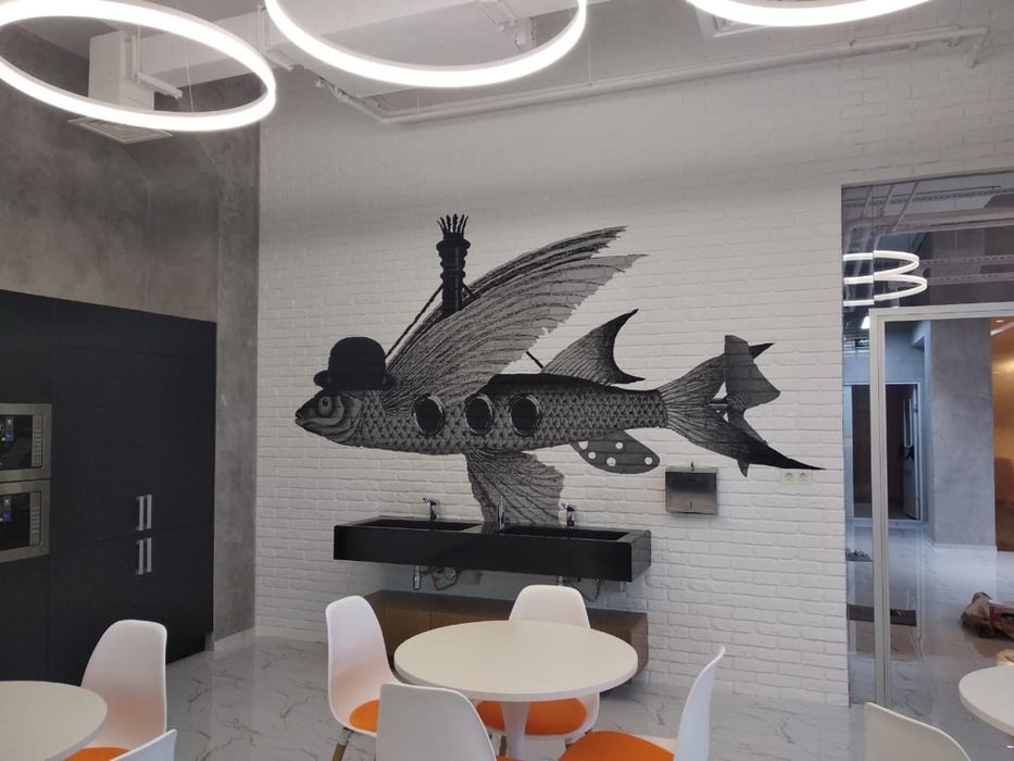 Картины на стенах художник