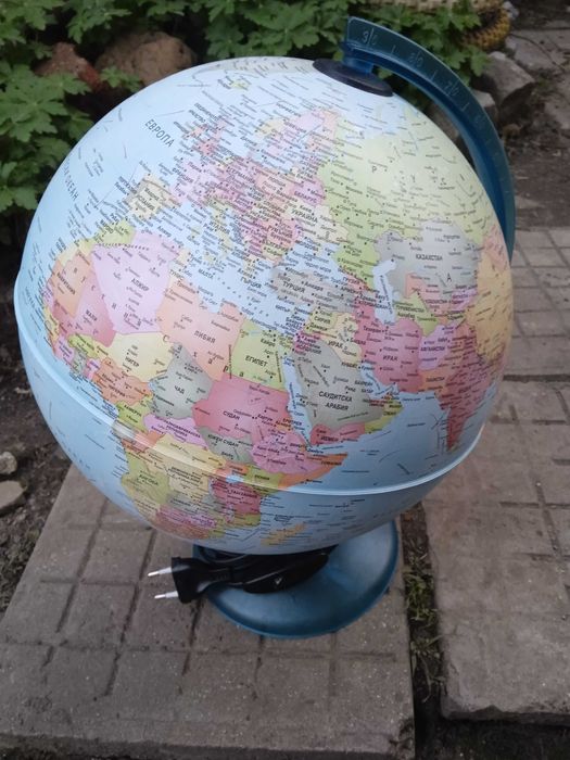Светещ глобус Ден и Нощ