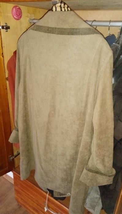 Дамско палто пастелно зеленикав цвят № XL