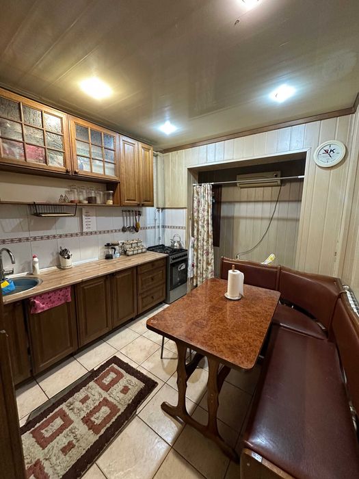 4х комнатная переделанную в 3х на Ойбеке 100 м2 4/2/9 ор-р 60 школа