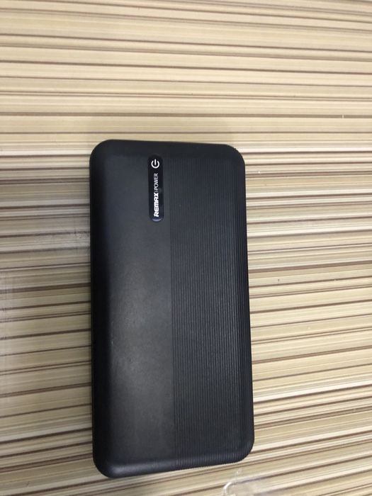 Повербанк remax в хорошом состоянии