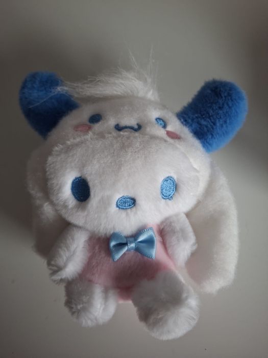 Vând 4 bucbrelocuri Sanrio din plus