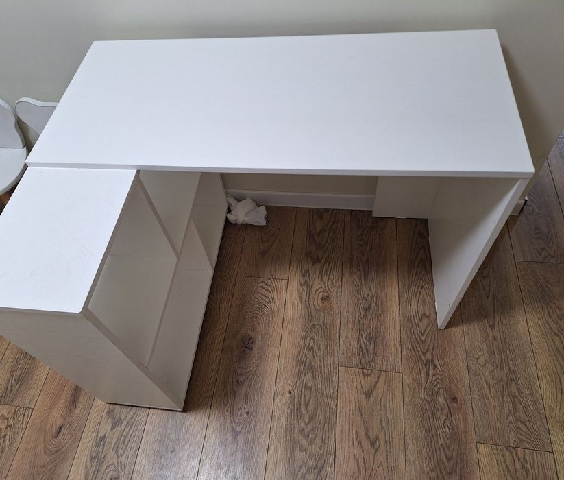 Продаю срочно стол