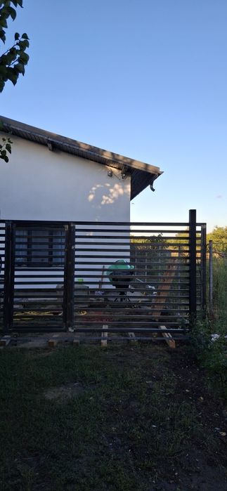 Porti și panouri gard