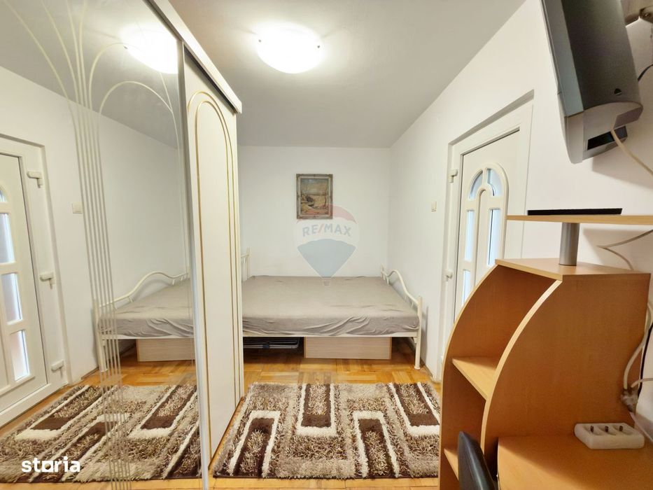 Apartament cu 3 camere de închiriat în zona Intim