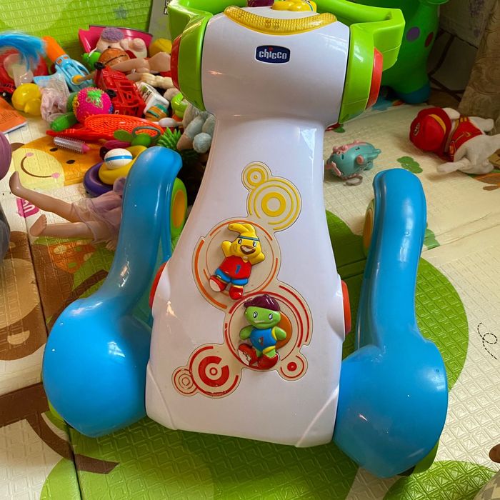 Помогает детям до 1 года быстро ходить.