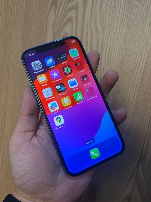 В продаже Айфон 12.