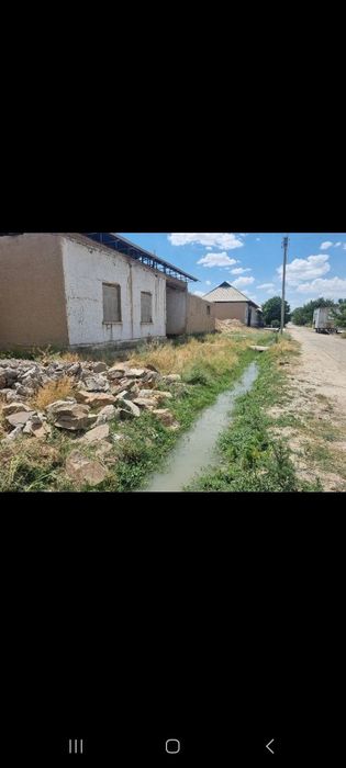 Уй сотилади 14 сотик. Можна бартер машина техника мол куй нахт пул