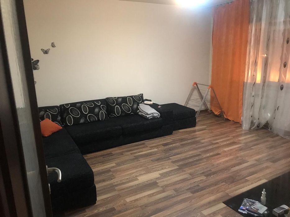Închiriez apartament 3 camere
