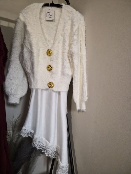 Комплект сатенена рокля с пуловер или жилетка