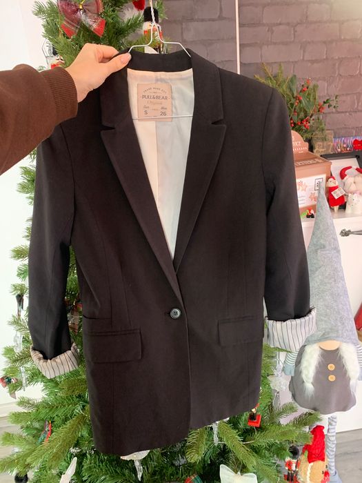 Черно вталено сако Pull and Bear