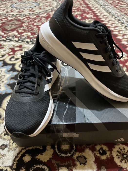 Адидас сотилади.