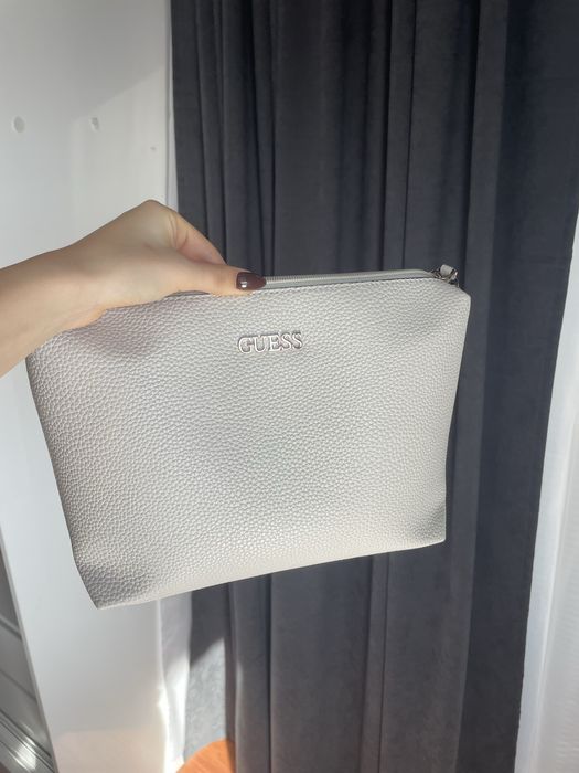Чанта Guess.