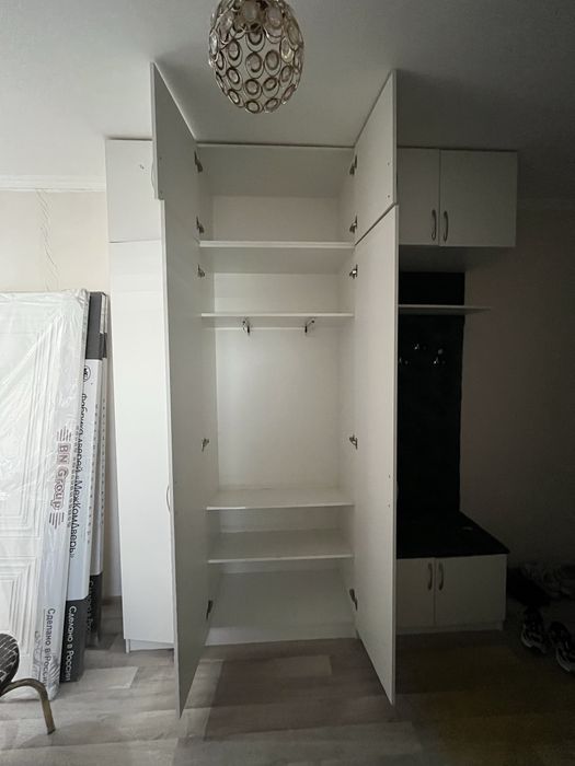 Продаётся прихожий шкаф