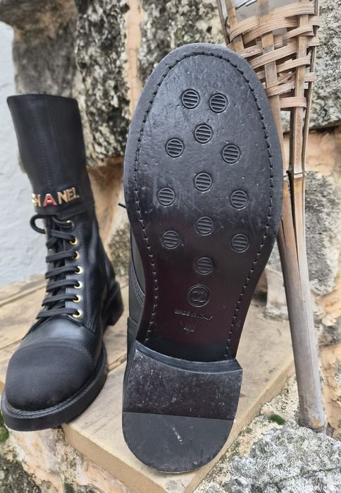 Vând ghete din piele Chanel