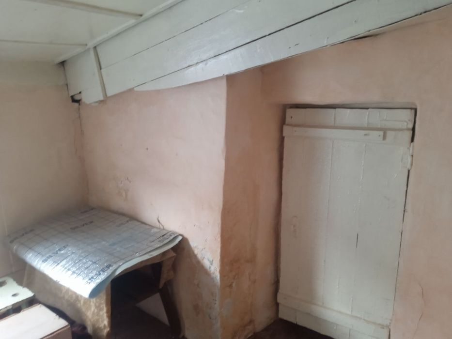 Продается срочно квартира-барак город Янгиюль . Свет газ вода подключе