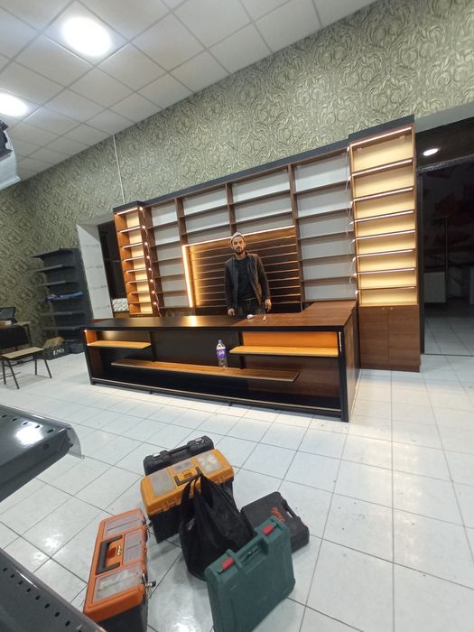 Мебел на заказ витрина магазин