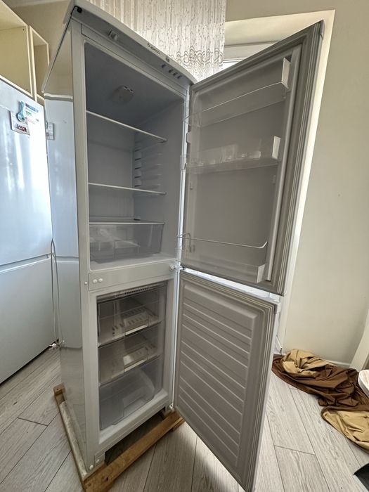 Холодильник в рабочем состоян