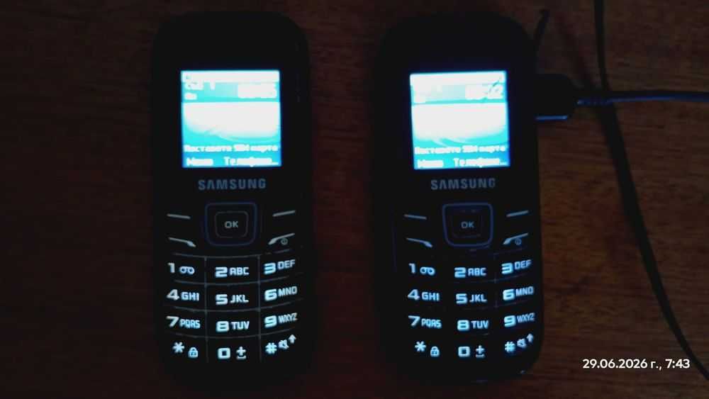2 броя телефони Samsung 1200 + едно зарядно супер евтино
