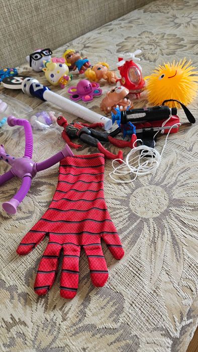 Пакет игрушек (много разных)