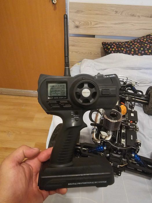 Mașină RC Monster Truck cu motor termic – Nitro / Kerosen
