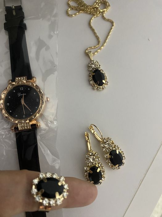 Ceas de mana,inel ,colier si cercei