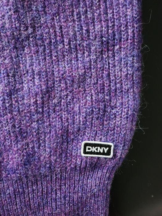 Нов лилав пуловер на DKNY 6-7год.