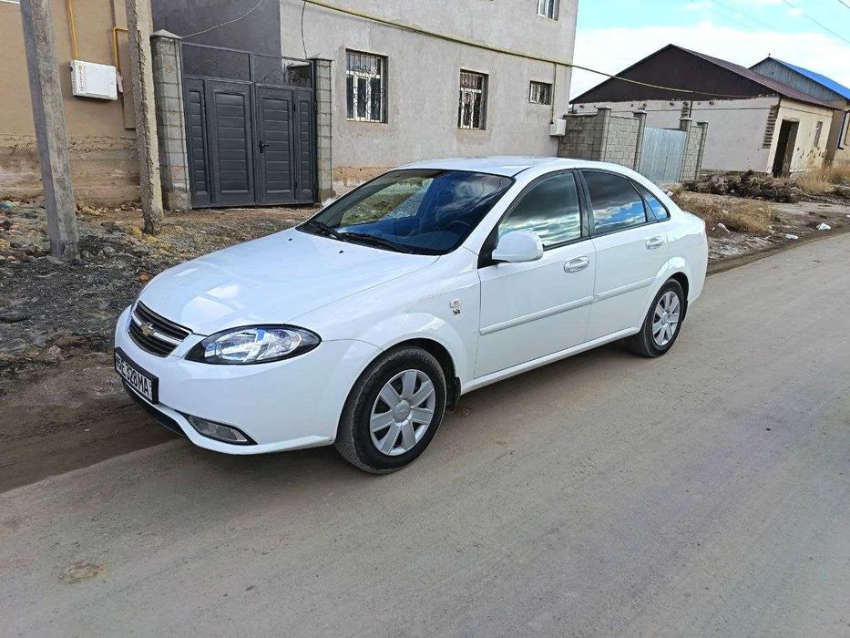 Gentra avtomobili satiladi.