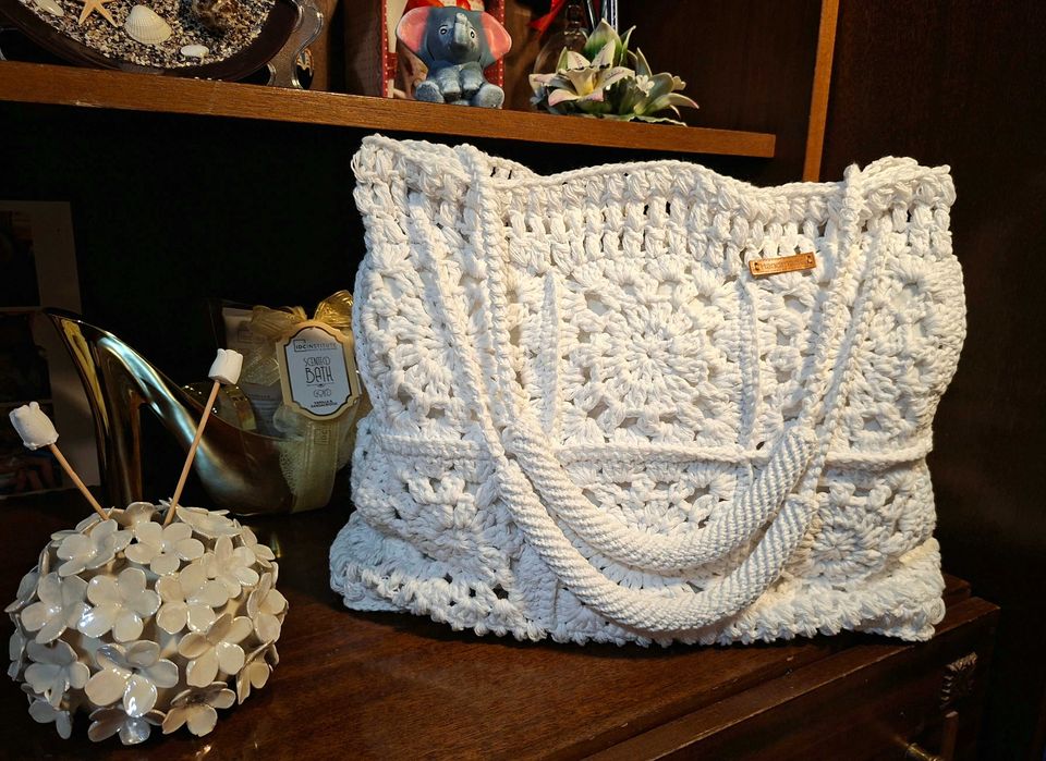 Дамска ръчно-изплетена чанта