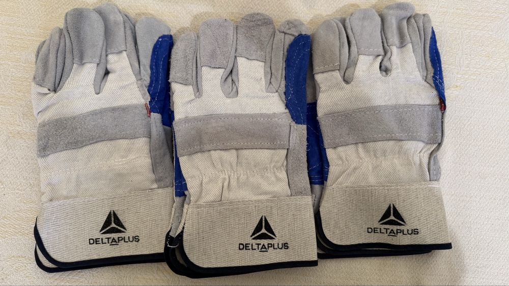 Перчатки в наличии