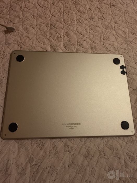 Macbook air m4 идеальное состояние цвет:starlight