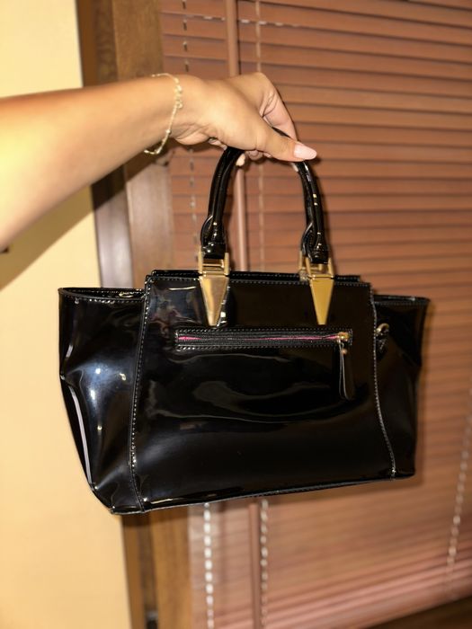 Елегантна черна лачена чанта Fabiano