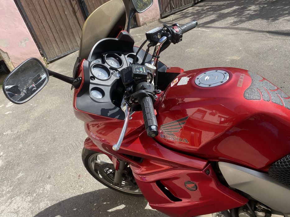 Motocicleta HONDA CBF