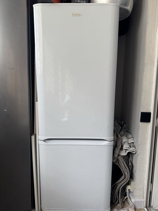 Холодильник бирюса , работает отлично