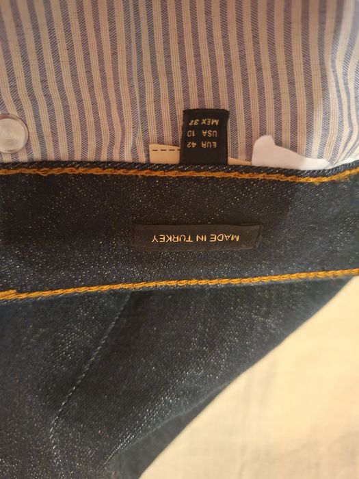 Vand o fusta de blugi