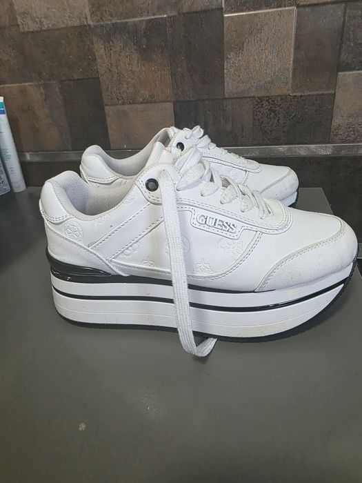 Sneakers guess 37