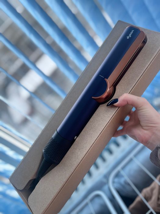 Dyson Airstrait - чисто нов/неизползван