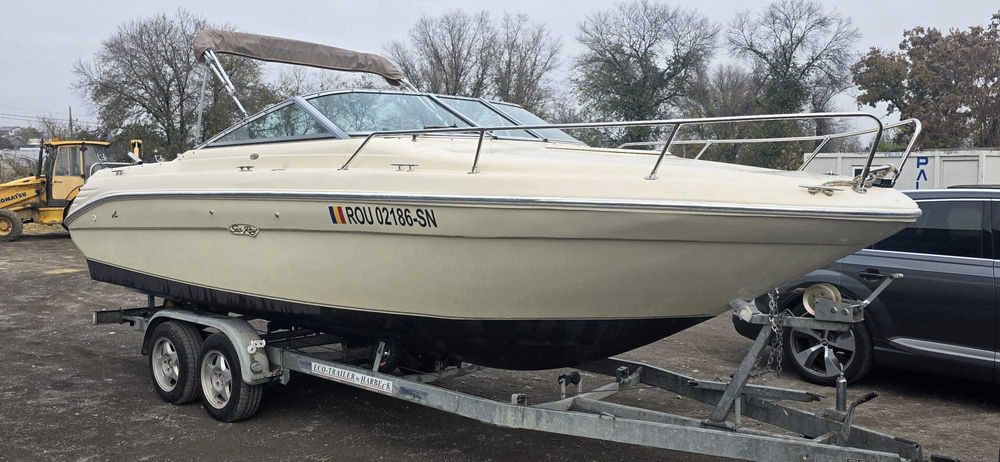 SeaRay 230 Signature Overnighter