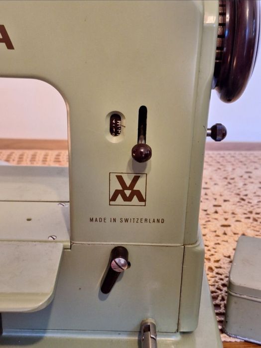 Mașină de cusut vintage Bernina 121 (1956) –  complet funcțională