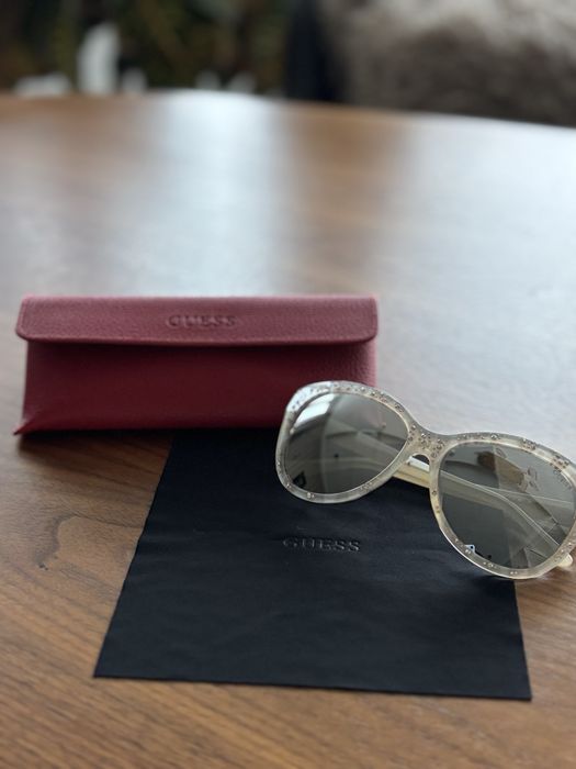 Дамски очила Guess- котешко око