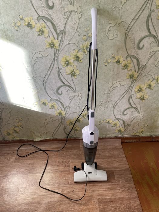 Белый пылисос RAF