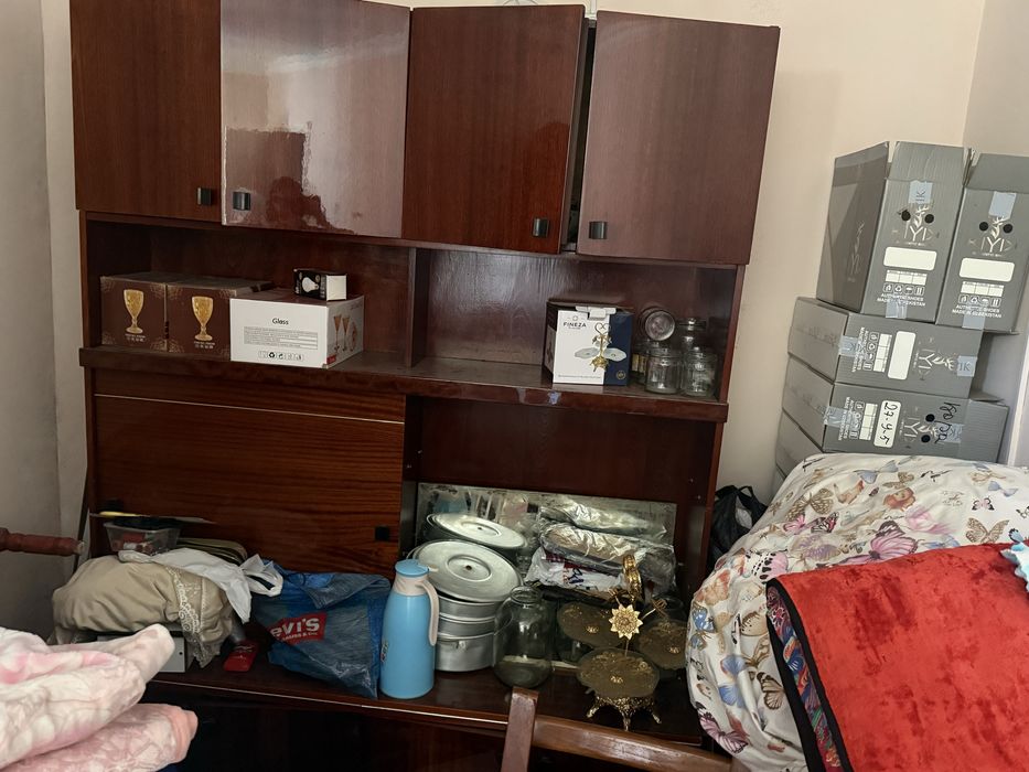 Б/у стенка сотилади