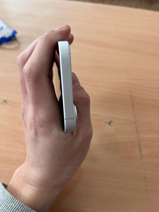 Iphone 16 в белом цвете