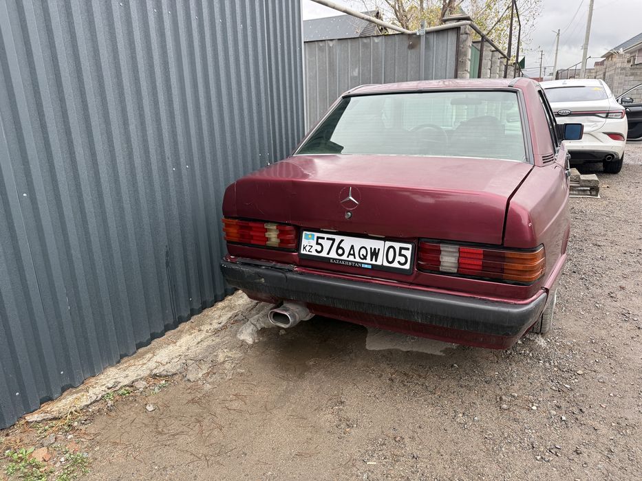 Мерседес-Бенз 190
